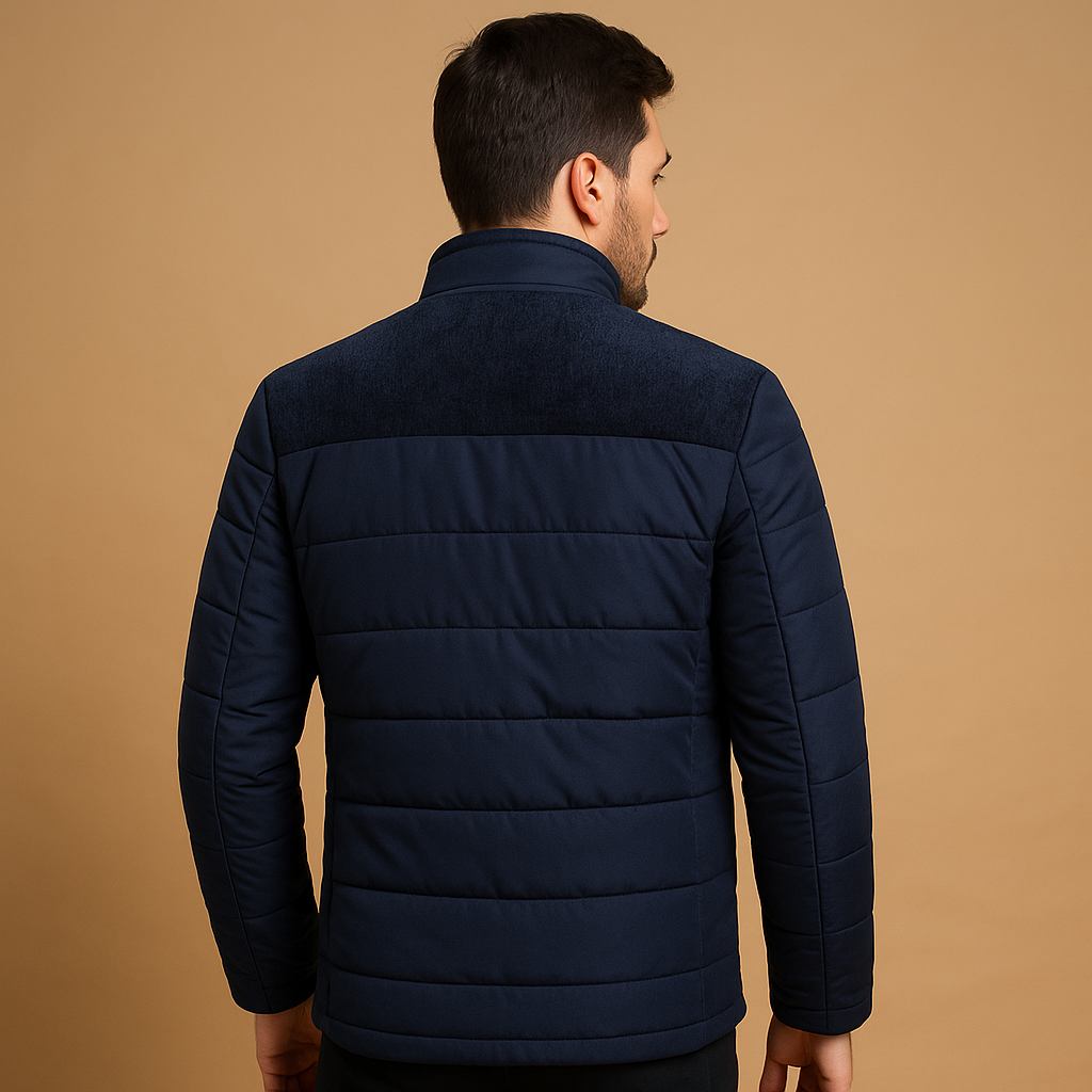 Men’s fleece jacket with soft lining, high collar, and zip pockets, designed for warmth, comfort, and everyday outdoor wear.