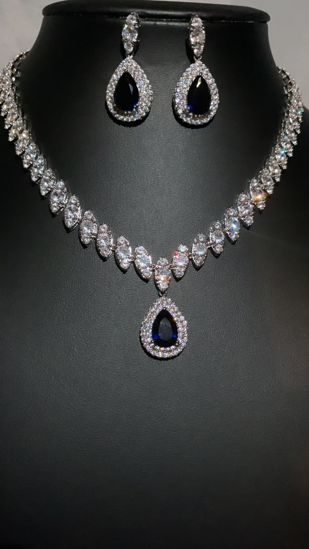Elegant Crystal Necklace Set - Pexav