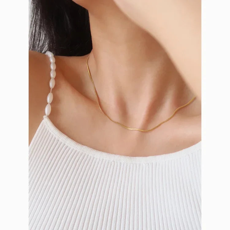Elegant Gold Snake Pendant Necklace - Pexav