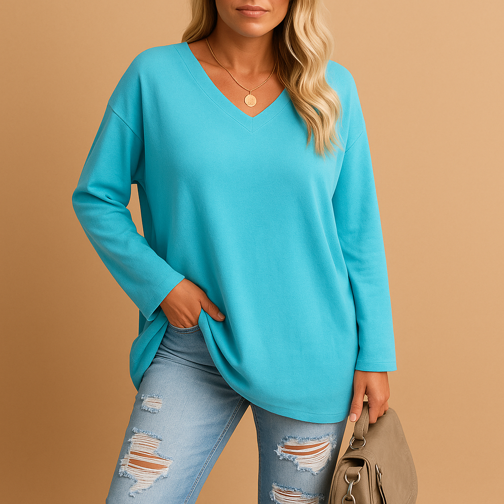 Lightweight summer top for women with round neckline and short sleeves in soft, breathable fabric, perfect for warm days and casual outfits.
