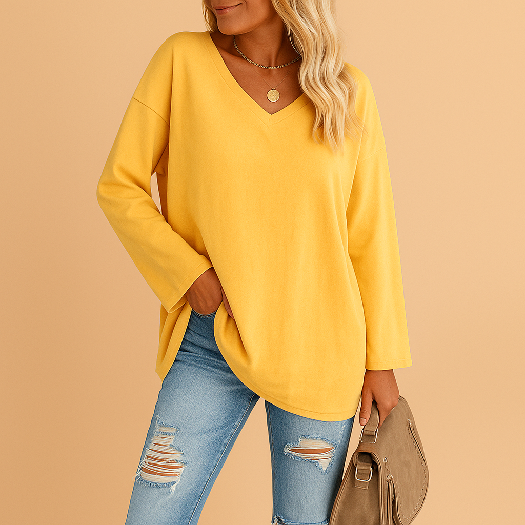 Lightweight summer top for women with round neckline and short sleeves in soft, breathable fabric, perfect for warm days and casual outfits.