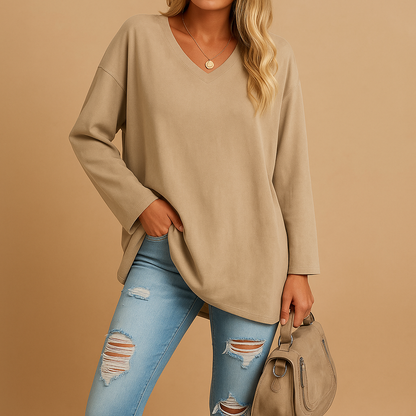 Lightweight summer top for women with round neckline and short sleeves in soft, breathable fabric, perfect for warm days and casual outfits.
