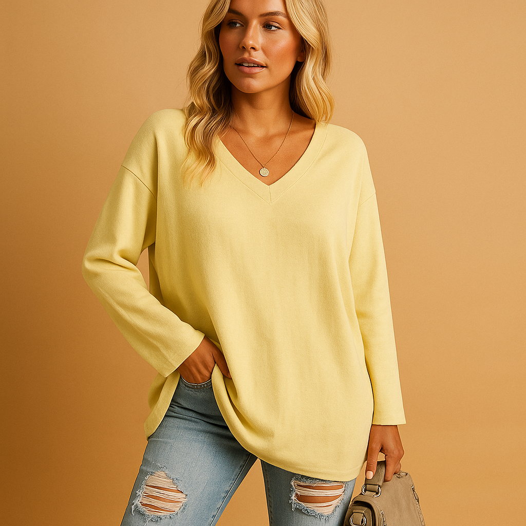 Lightweight summer top for women with round neckline and short sleeves in soft, breathable fabric, perfect for warm days and casual outfits.