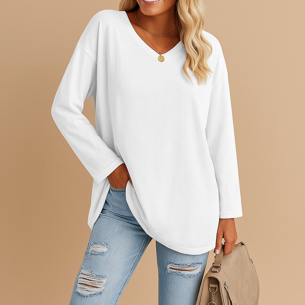 Lightweight summer top for women with round neckline and short sleeves in soft, breathable fabric, perfect for warm days and casual outfits.