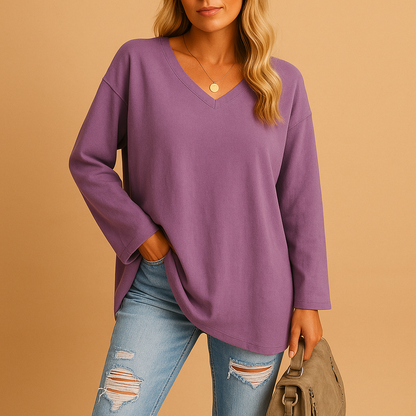 Lightweight summer top for women with round neckline and short sleeves in soft, breathable fabric, perfect for warm days and casual outfits.