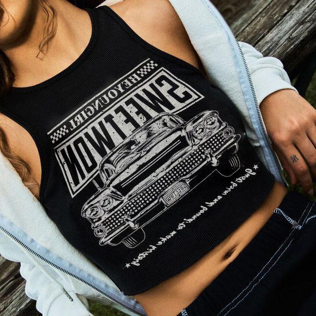 Fashionable Women's Graphic Crop Top - Pexav